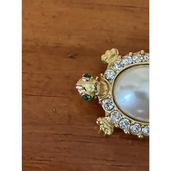 Vintage Faux Pearl Turtle Brooch Gold Tone Rhinestone Shell Green Crystal Eyes - Picture 3 of 8